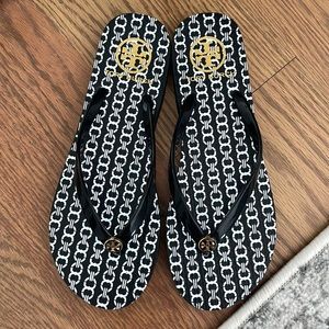 NWOT✨ Sz 8 Black Rubber Tory Burch Flip Flops